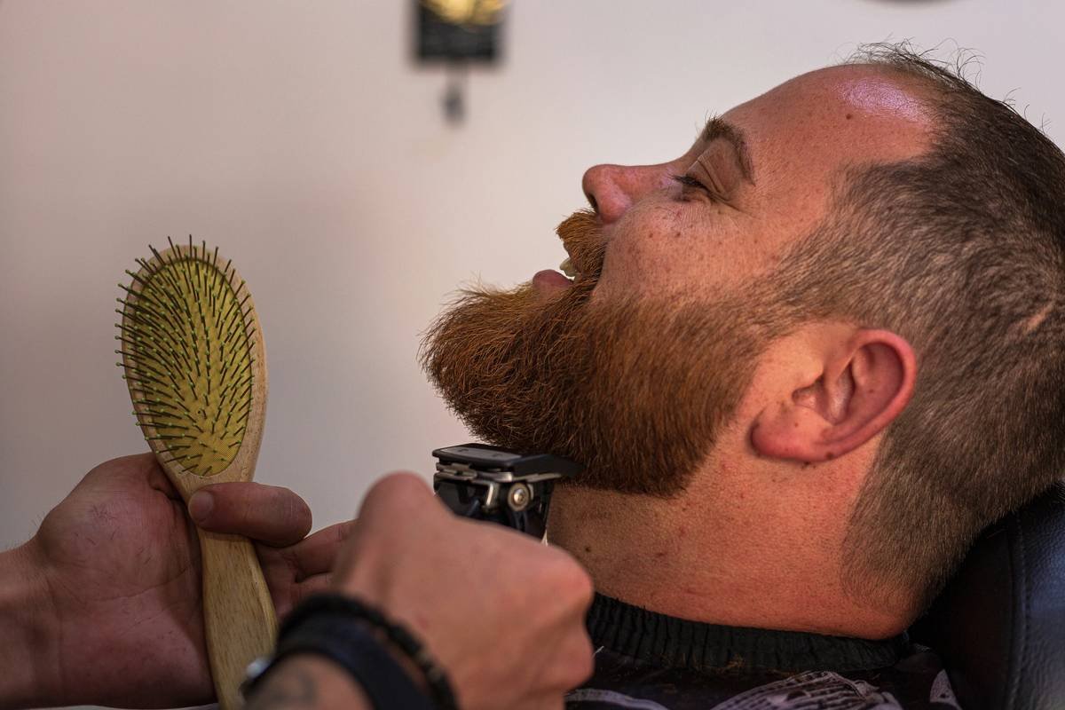 The Ultimate Guide to Moisturizing Beard Oils That Actually Work (Without the Hype)