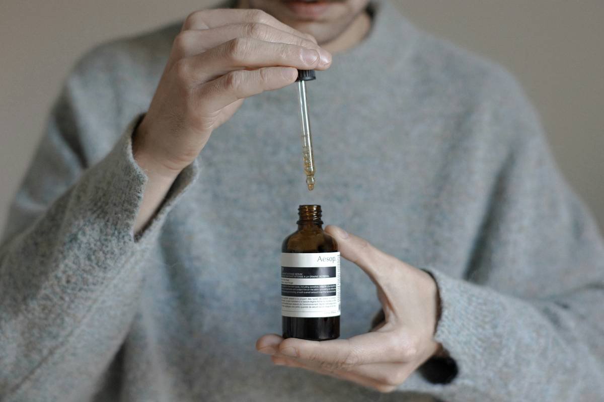 Why Your Beard Feels Like Sandpaper (And How a Deeply Moisturizing Beard Oil Can Save It)